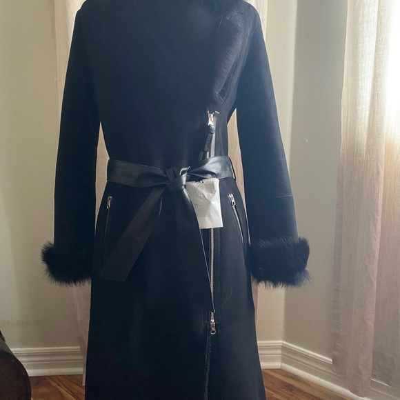 Brand new Mackage shearling coat with leather belt - Picture 3 of 11